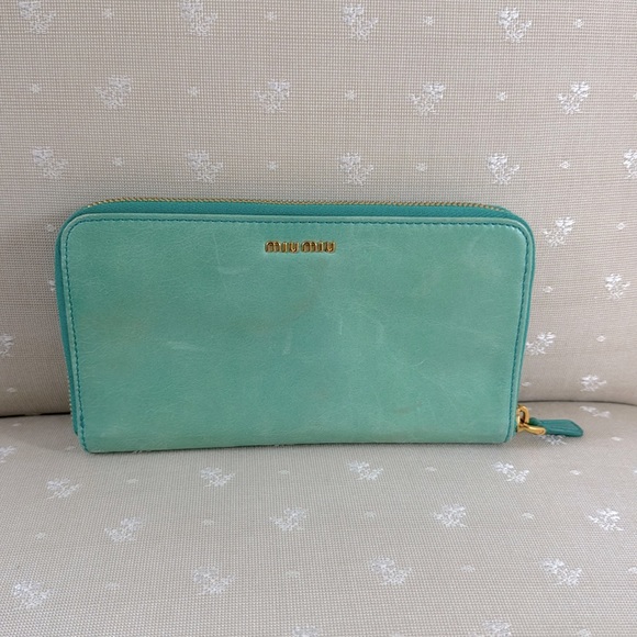 Miu Miu zip wallet. Never been used! - Picture 1 of 4
